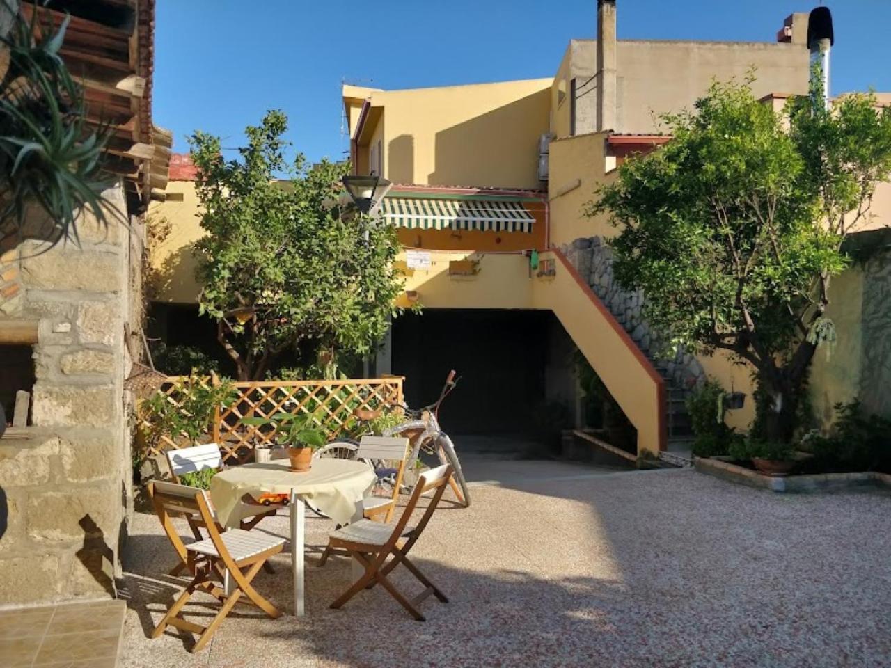 לינה וארוחת בוקר Dolianova Anticacasaliori מראה חיצוני תמונה